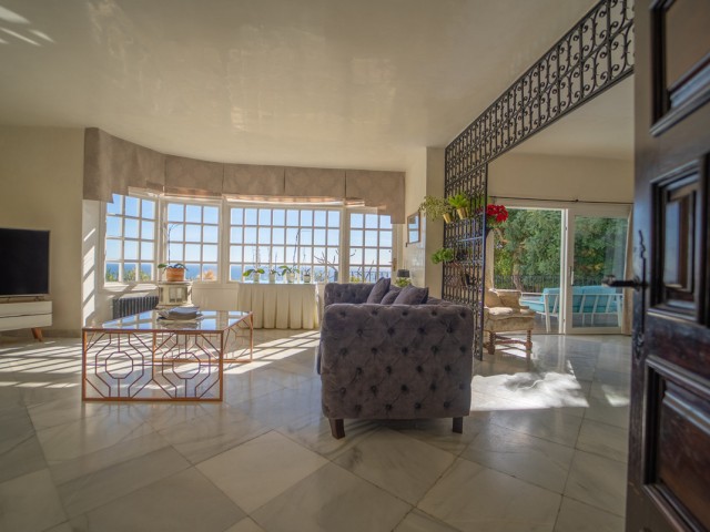 9 Bedrooms Villa in Benalmadena