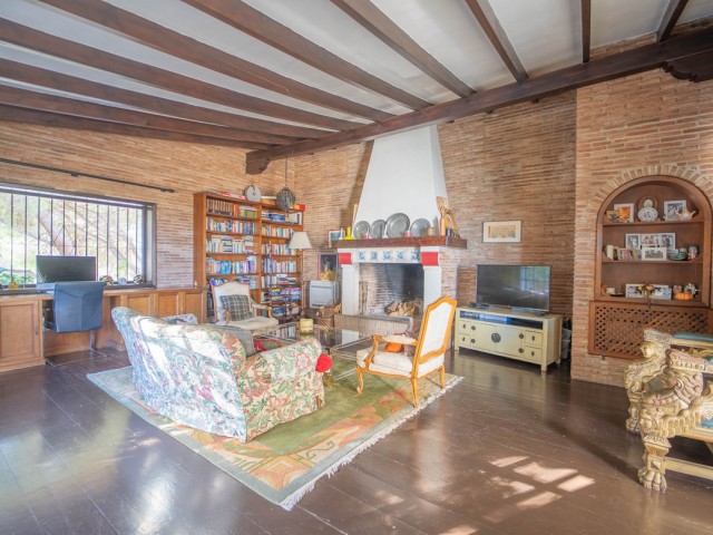 9 Bedrooms Villa in Benalmadena