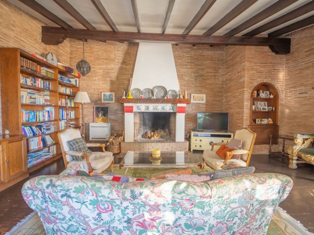 9 Bedrooms Villa in Benalmadena