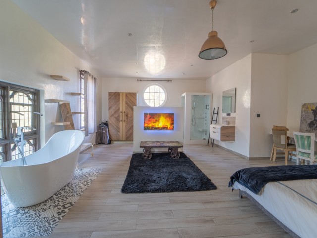 9 Bedrooms Villa in Benalmadena