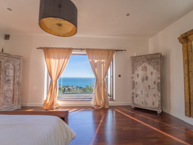 9 Bedrooms Villa in Benalmadena