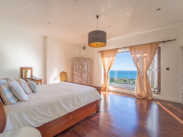 9 Bedrooms Villa in Benalmadena