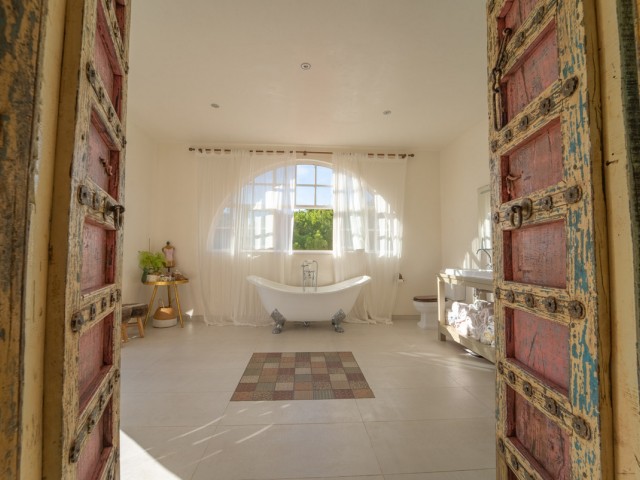 9 Bedrooms Villa in Benalmadena