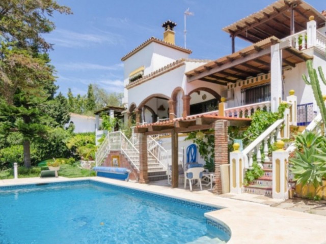4 Bedrooms Villa in Sierrezuela
