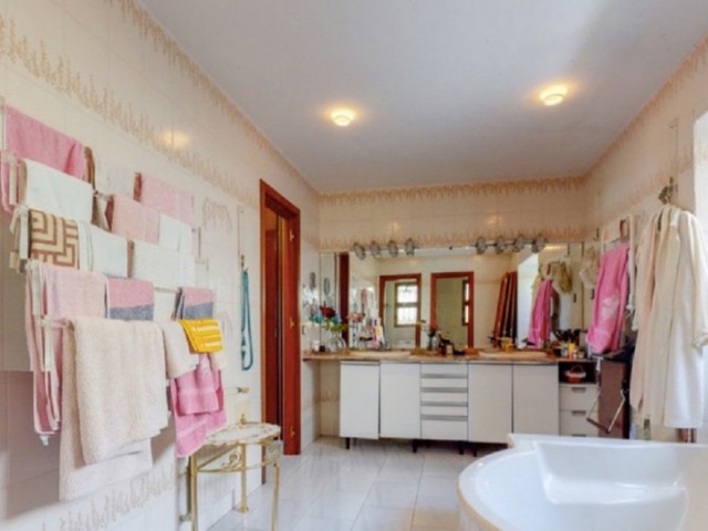 4 Bedrooms Villa in Sierrezuela