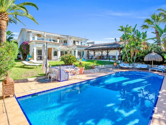 6 Bedrooms Villa in Marbesa