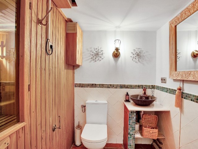 6 Bedrooms Villa in Marbesa