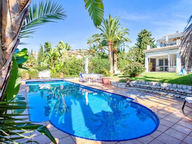 6 Bedrooms Villa in Marbesa