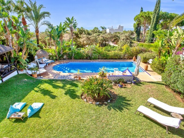 6 Bedrooms Villa in Marbesa