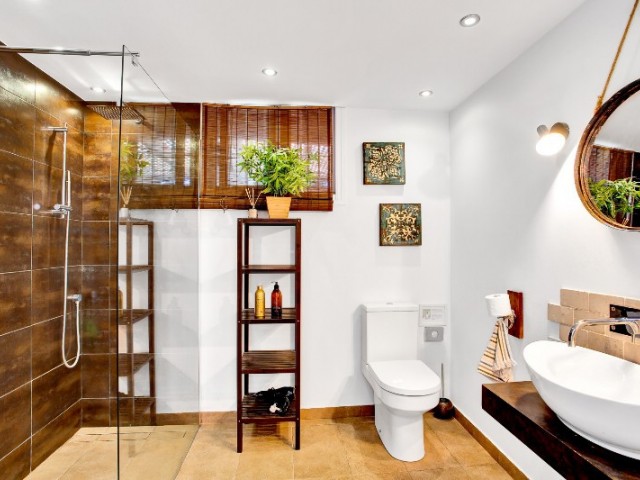 6 Bedrooms Villa in Marbesa