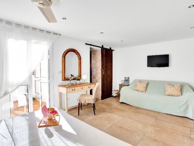 6 Bedrooms Villa in Marbesa