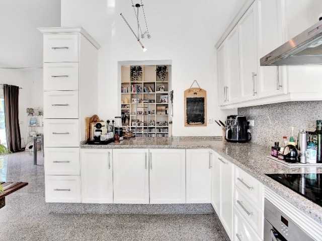 6 Schlafzimmer Villa in Marbesa