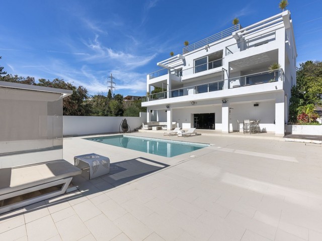 5 Slaapkamer Villa in El Rosario