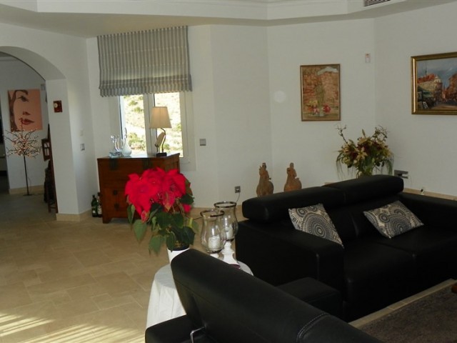 3 Bedrooms Villa in Mijas Costa