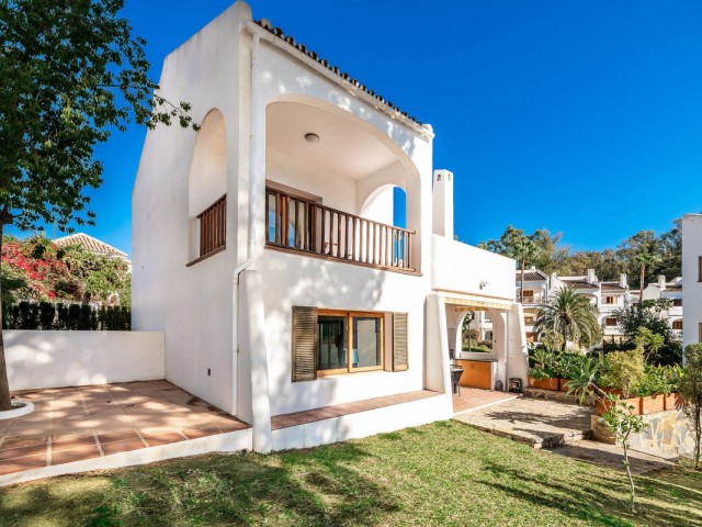 Villa, Nueva Andalucia, R4875049