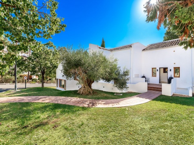 3 Bedrooms Villa in Nueva Andalucía