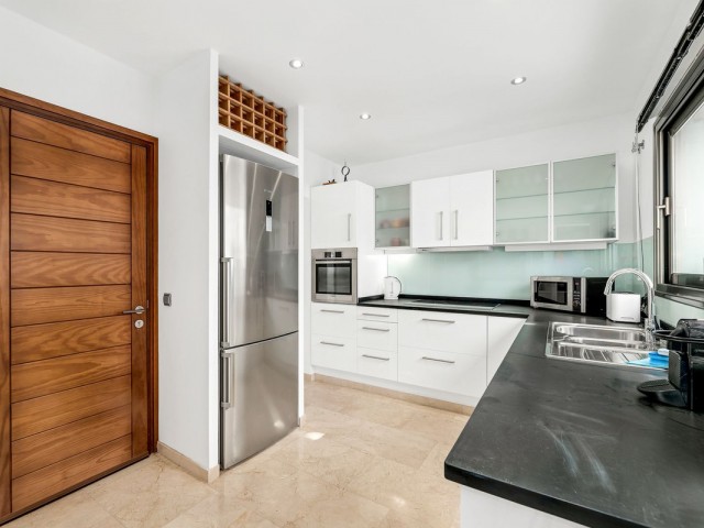 3 Bedrooms Villa in Nueva Andalucía