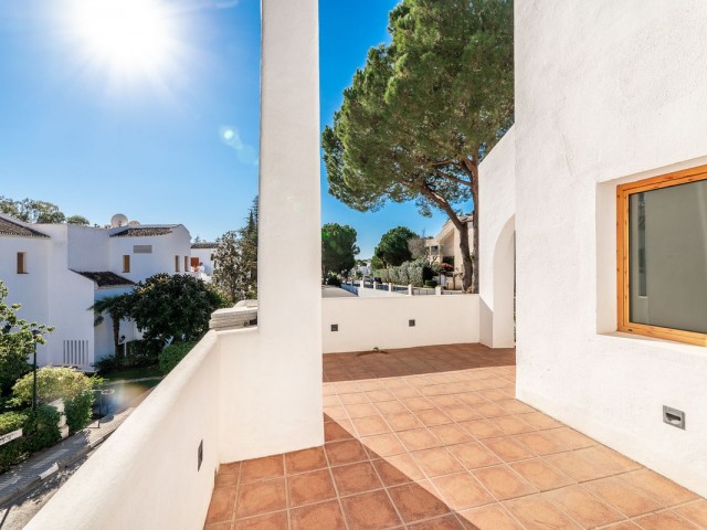 3 Bedrooms Villa in Nueva Andalucía