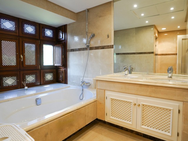Penthouse avec 3 Chambres  à Puerto Banús