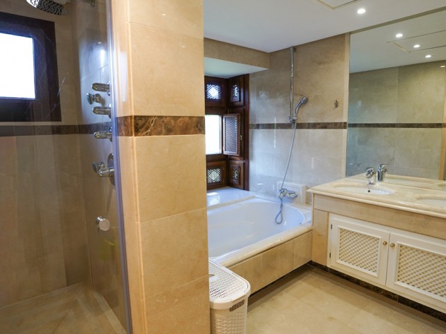 Penthouse avec 3 Chambres  à Puerto Banús