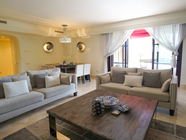 Penthouse avec 3 Chambres  à Puerto Banús