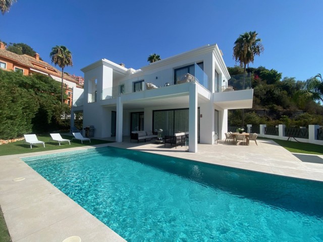 6 Bedrooms Villa in Monte Halcones