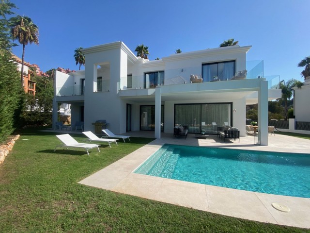 6 Bedrooms Villa in Monte Halcones