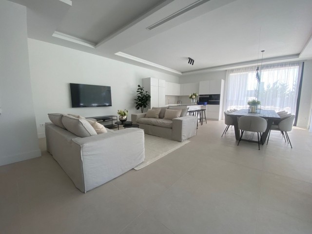6 Bedrooms Villa in Monte Halcones