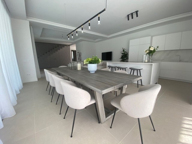 6 Bedrooms Villa in Monte Halcones