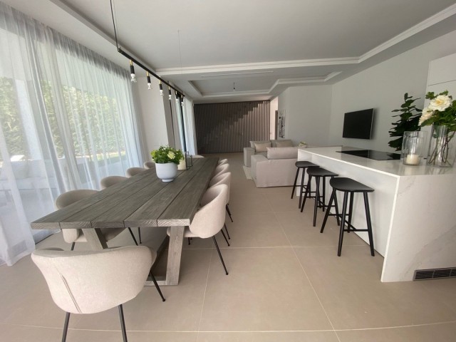 6 Bedrooms Villa in Monte Halcones