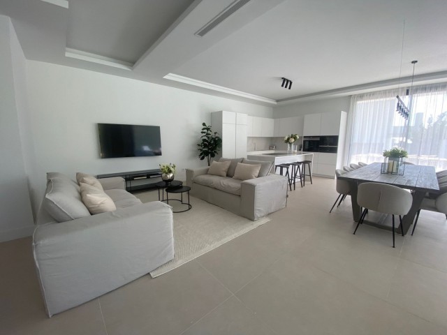 6 Bedrooms Villa in Monte Halcones