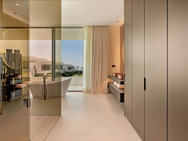 4 Bedrooms Villa in The Golden Mile