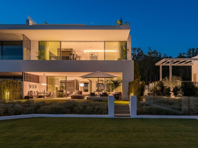 4 Bedrooms Villa in The Golden Mile