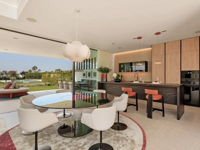 4 Bedrooms Villa in The Golden Mile