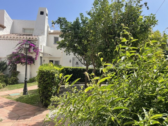 Apartamento con 2 Dormitorios  en Estepona