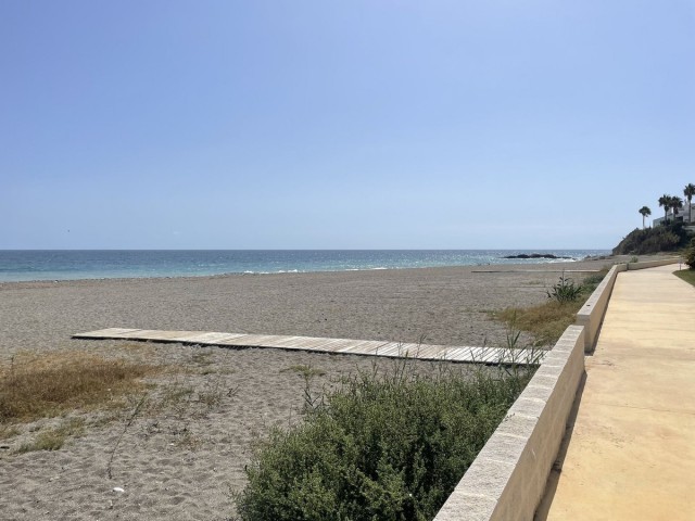 Apartamento con 2 Dormitorios  en Estepona