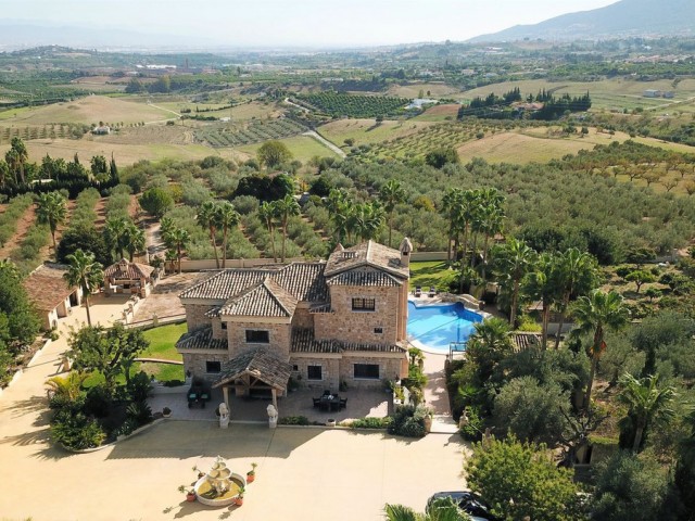 8 Bedrooms Villa in Alhaurín de la Torre