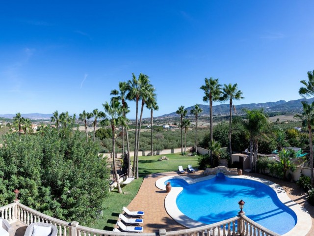 Villa avec 8 Chambres  à Alhaurín de la Torre