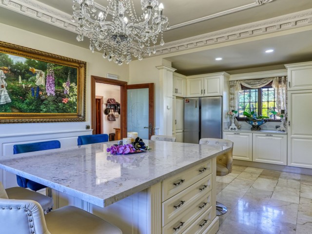 Villa avec 8 Chambres  à Alhaurín de la Torre