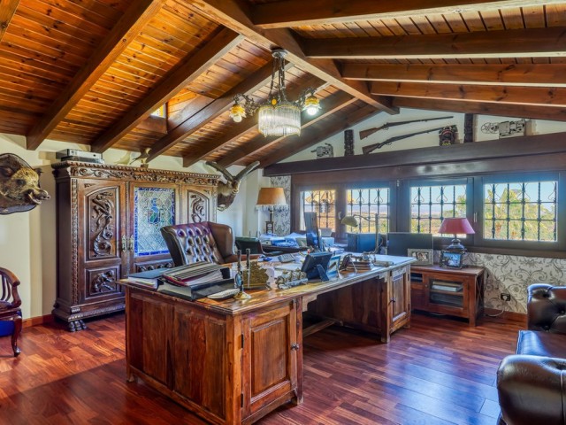 Villa avec 8 Chambres  à Alhaurín de la Torre