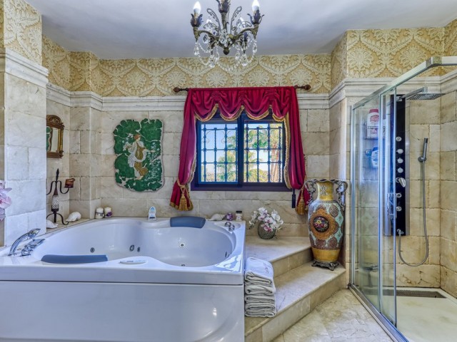 Villa avec 8 Chambres  à Alhaurín de la Torre