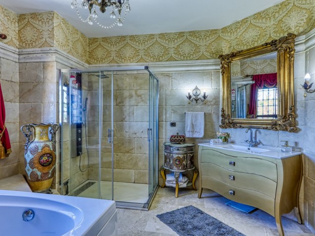 Villa avec 8 Chambres  à Alhaurín de la Torre