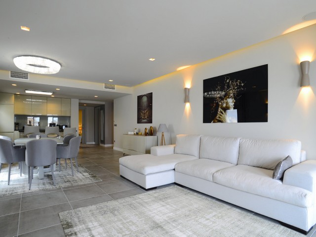 Apartamento con 2 Dormitorios  en Puerto Banús