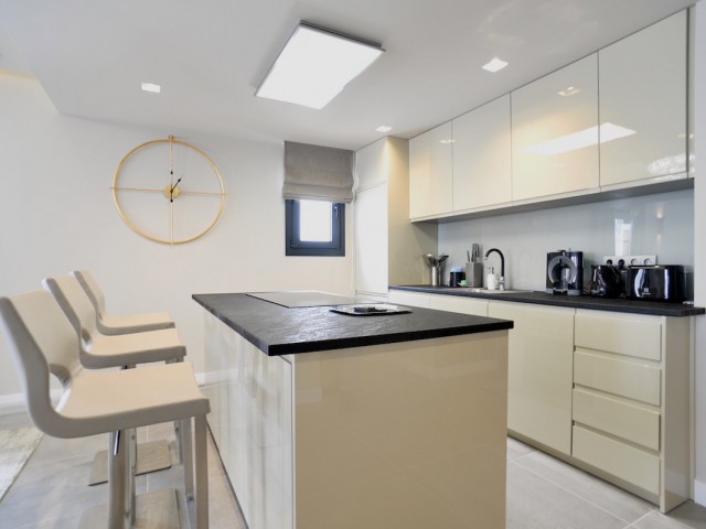 Apartamento con 2 Dormitorios  en Puerto Banús