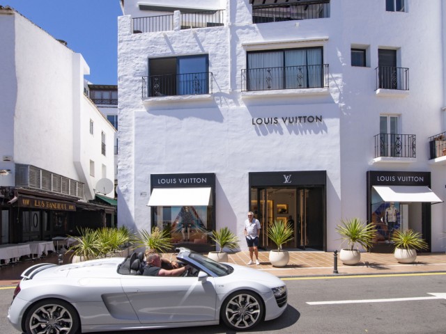 2 Makuuhuoneen Huoneisto Puerto Banús