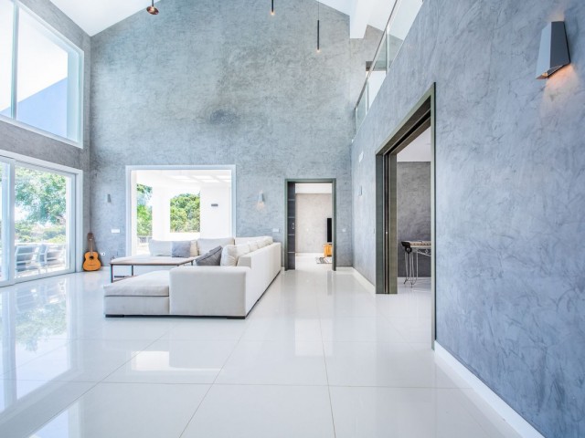 7 Slaapkamer Villa in La Mairena