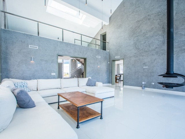 7 Slaapkamer Villa in La Mairena