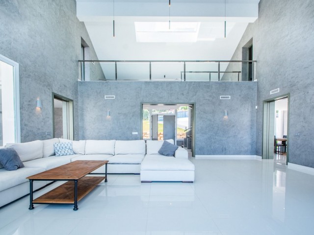 7 Slaapkamer Villa in La Mairena