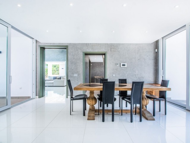 7 Slaapkamer Villa in La Mairena