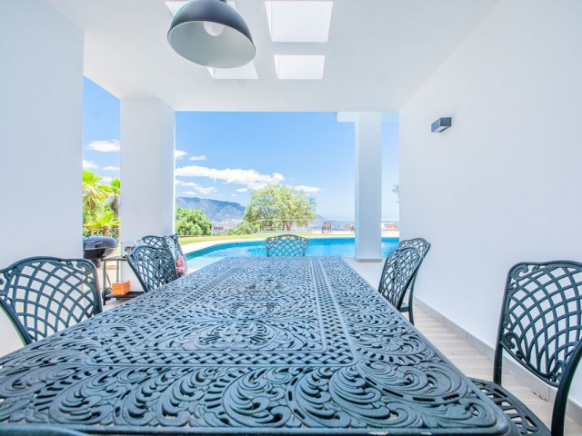 7 Slaapkamer Villa in La Mairena